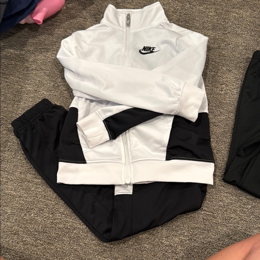 Nike Black and White Athletic Set